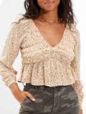 American Eagle Outfitters Cream Floral V-Neck Peplum Blouse